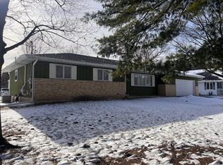 517 North St, Waupaca, WI 54981