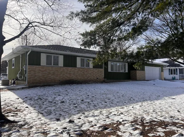517 North St, Waupaca, WI 54981