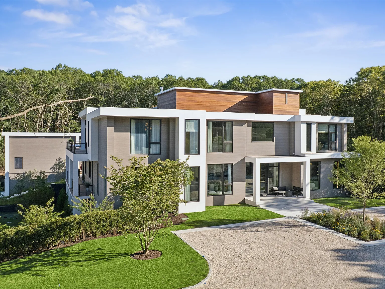 Where Art, Architecture & Luxury Converge — Photo 1