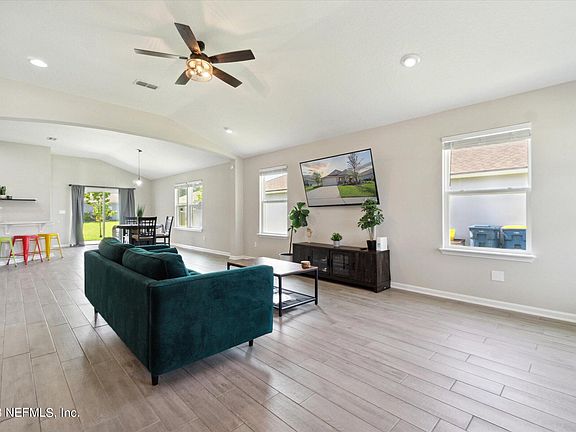 4th image of 614 NORTHSIDE Drive S