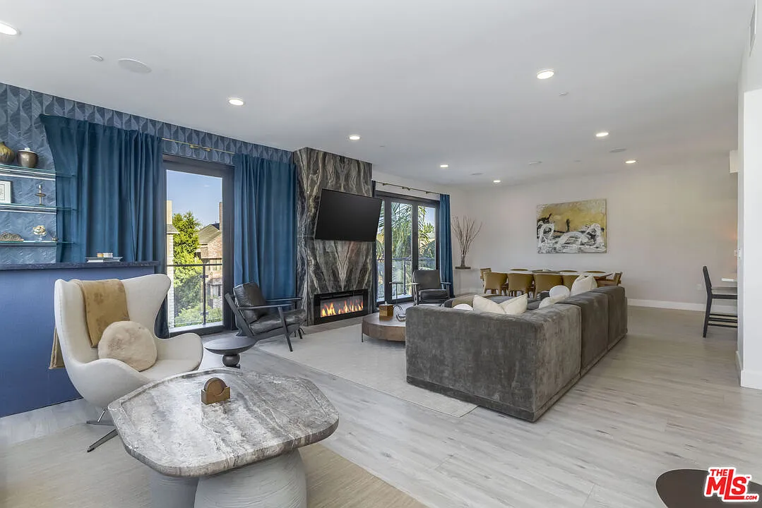 4 bed, 3.5 bath, 3108 sqft, $20,000 — Photo 2