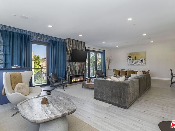 2nd image of 137 N Doheny Dr #3