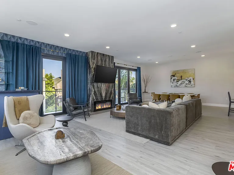 137 N Doheny Dr #3 — Photo 2