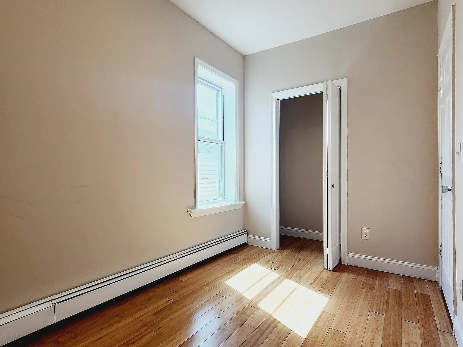 2 bed, 800 sqft, $2,200 — Photo 3