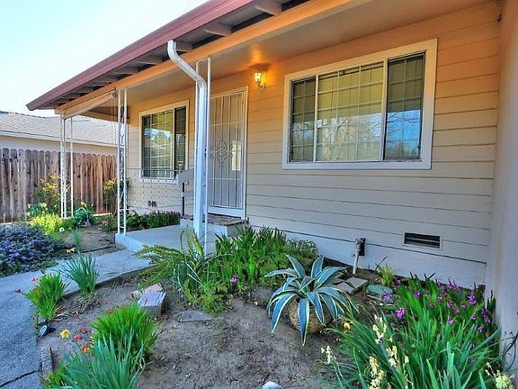 3rd image of 806 Elisa Way