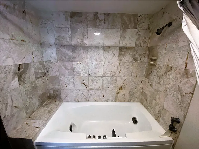 49 Briar Hollow Ln #1401 — Photo 18