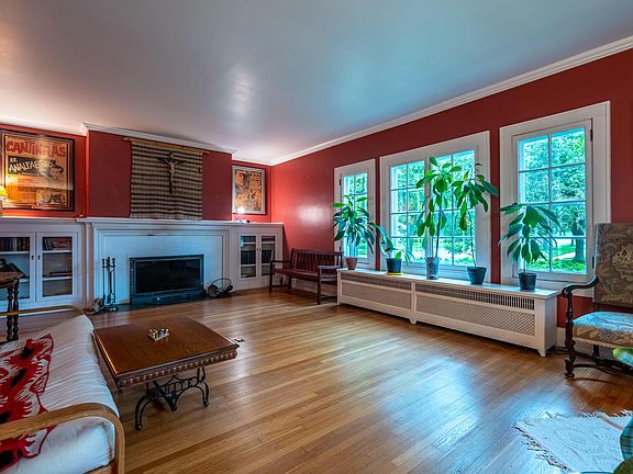 5th image of 2501 E Shorewood Blvd