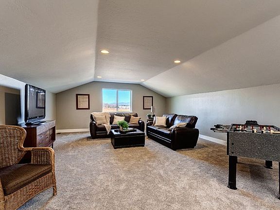 700 sq ft bonus room