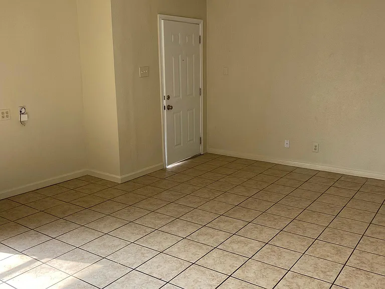 7526 Windsor Oaks — Photo 5