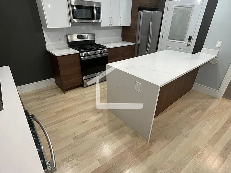 9 University Rd #11 — Photo 3