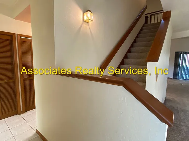 5416 NW 9th Ln — Photo 3