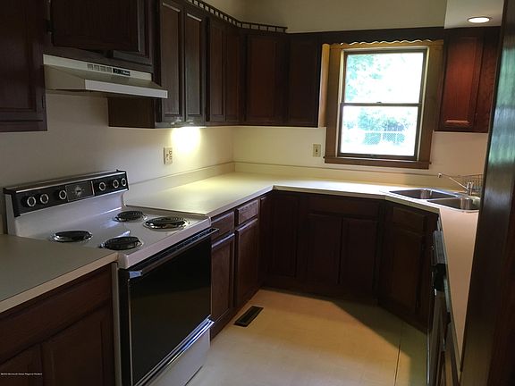 5th image of 621 Buermann Ave