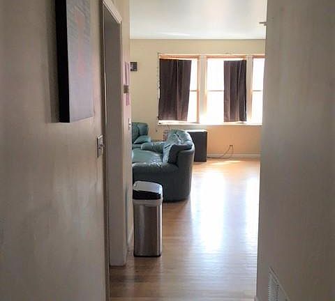 2nd image of 1408 W Waveland Ave #2