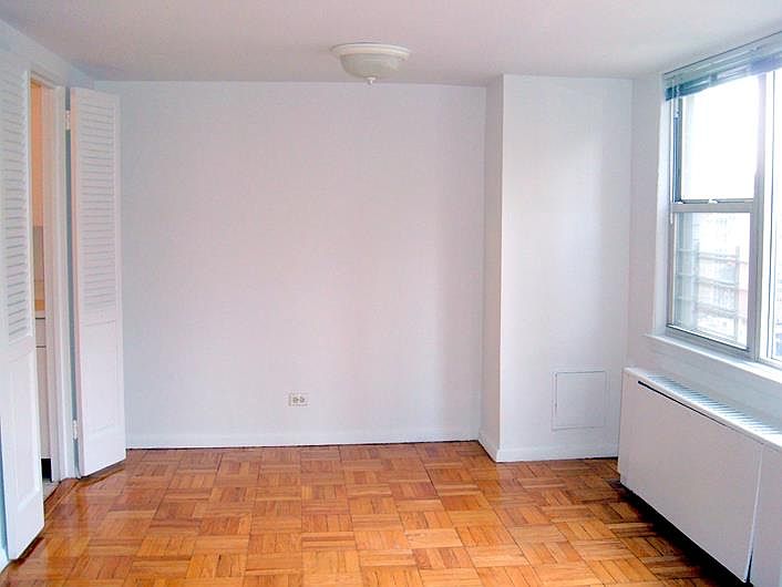 2nd image of 155 E 34th St APT 15R