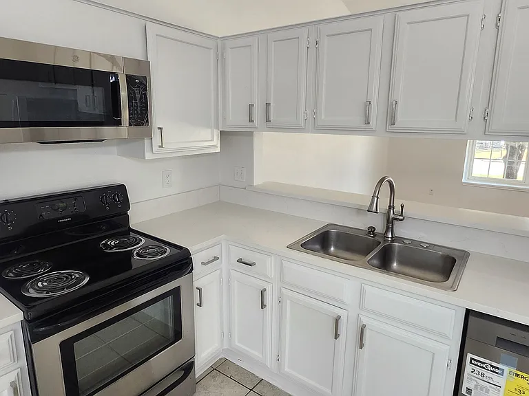 4621 Waterway Dr — Photo 2