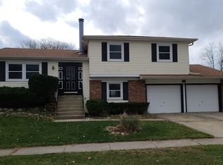 1335 Fortune Bay Ct, Hoffman Estates, IL 60192