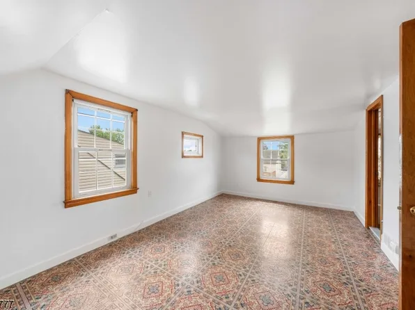 707 Erudo St, Linden City, NJ 07036