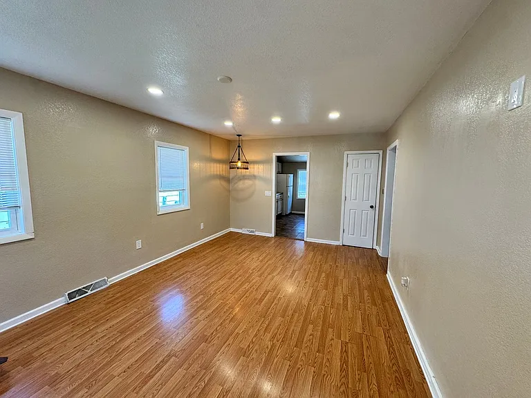 301 S Thornwood Ave — Photo 2