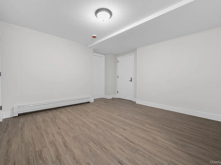 135 Beekman Ave #LR — Photo 11