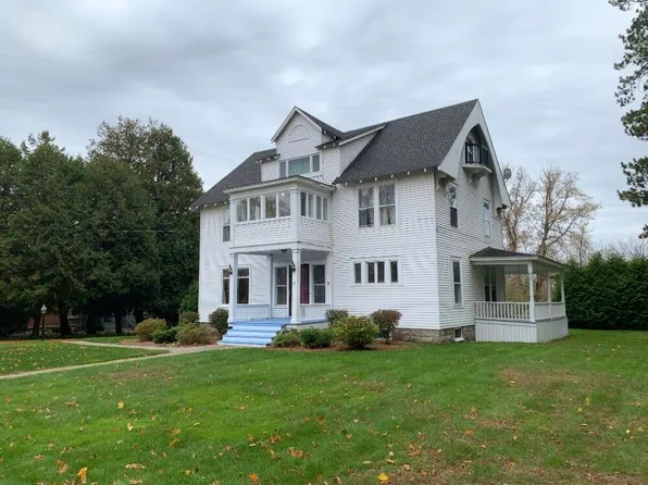 45 Oak St, Champlain, NY 12919