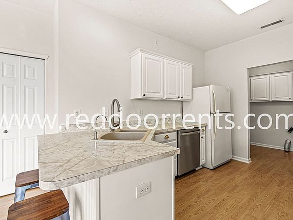 4th image of 679 Mountain Pine Dr
