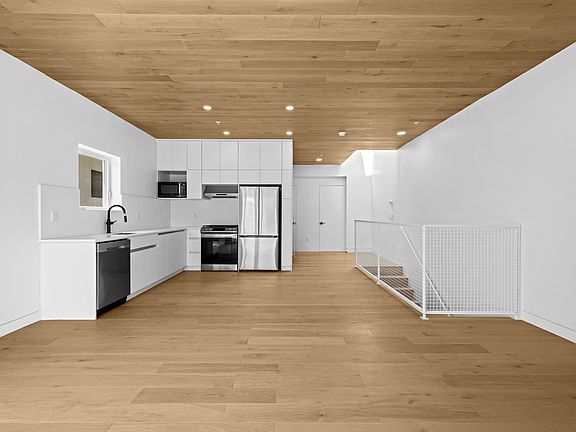 5th image of 1351 N Stanley Ave #2