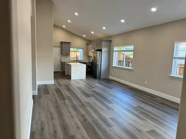 4048 Rockford Dr — Photo 12