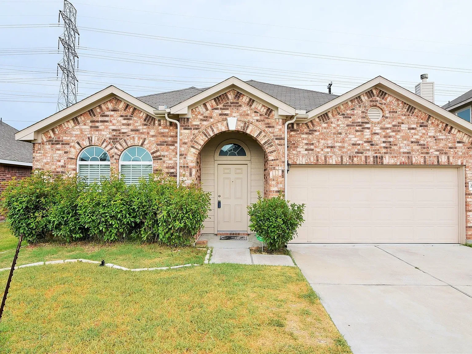 3 bed, 2.0 bath, 2044 sqft, $1,900 — Photo 1