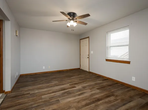 209 W Bridge St, Knob Noster, MO