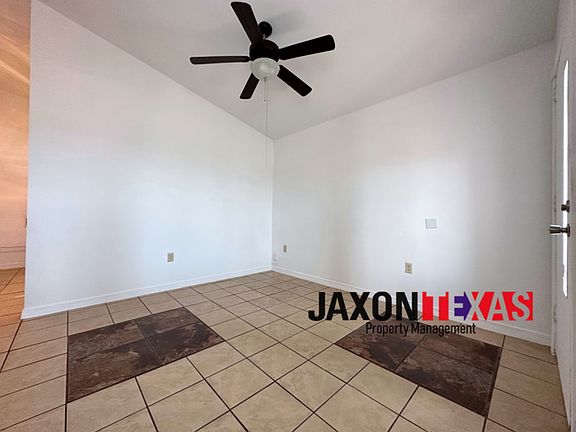 3rd image of 3603 Pierce Ave #2