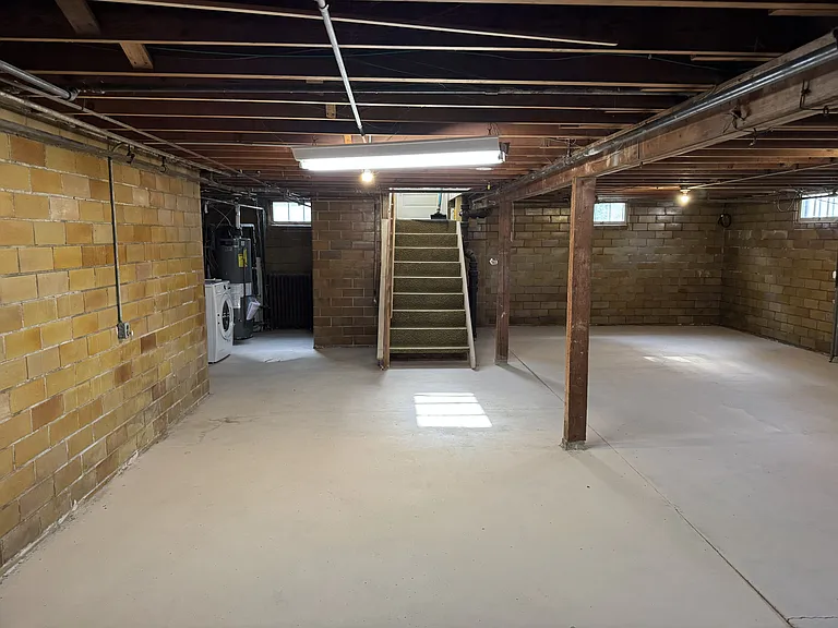 Full dry basement New washer and dryer included