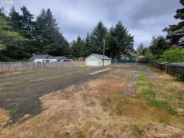 90689 Libby Ln, Coos Bay, OR 97420