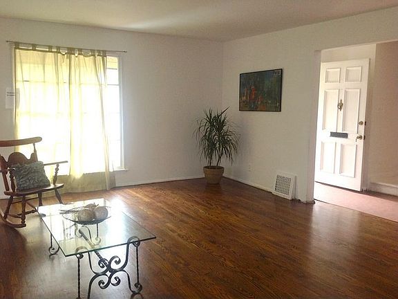 3rd image of 2032 Eden Ave
