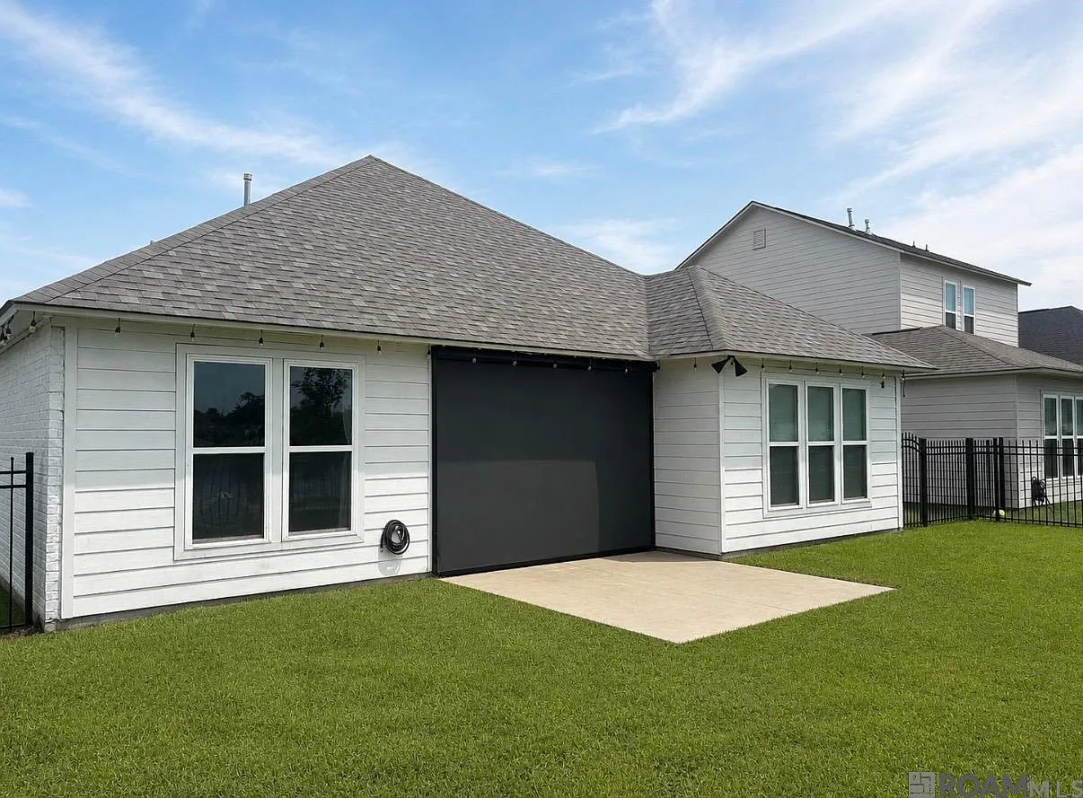4 bed, 2069 sqft, $3,200 — Photo 4