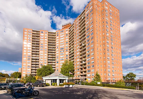 Sold by Re/Max In The City | media 32