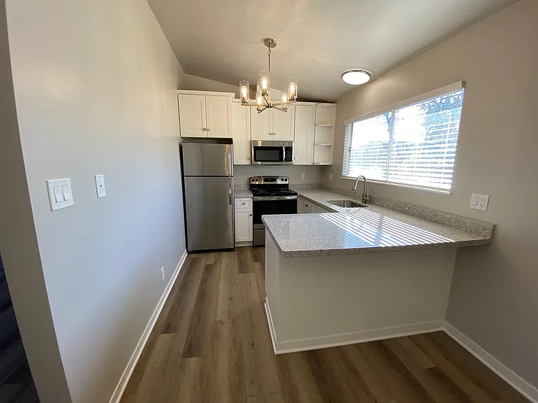 2251 Buena Vista Ave — Photo 5