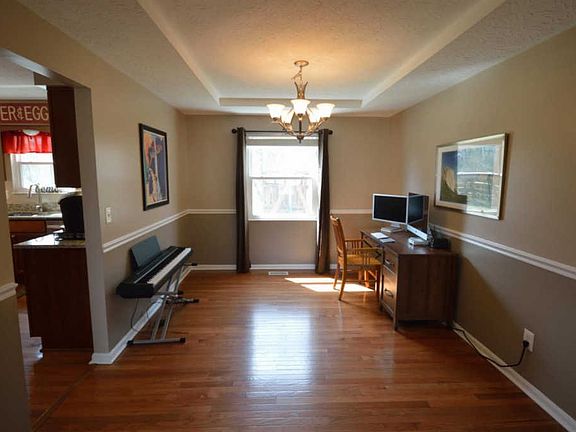 4th image of 195 Wyndham Dr