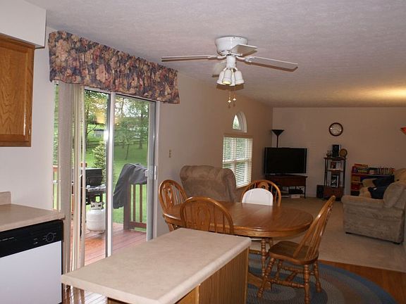5th image of 831 Windgap Dr