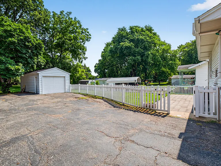 244 Sumner Blvd — Photo 27