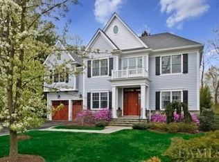 16 Sage Ter, Scarsdale, NY 10583