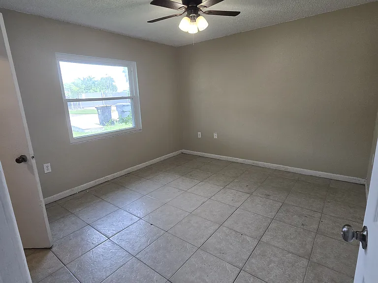 1101 Skyview Blvd #1 — Photo 10