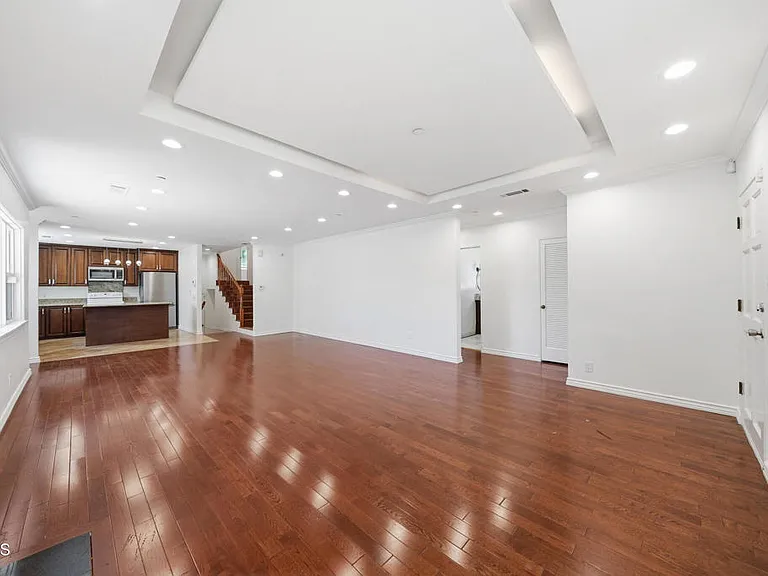 3302 Community Ave — Photo 4