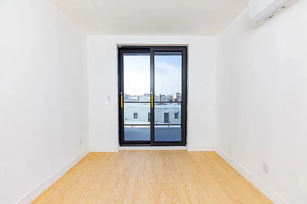 Bedroom, photo 1