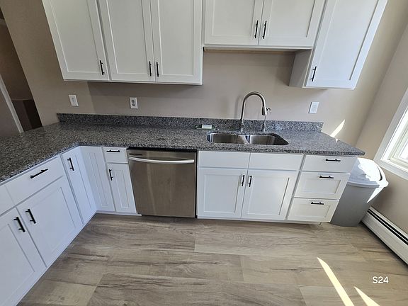 5th image of 24 Suffield St #3-1