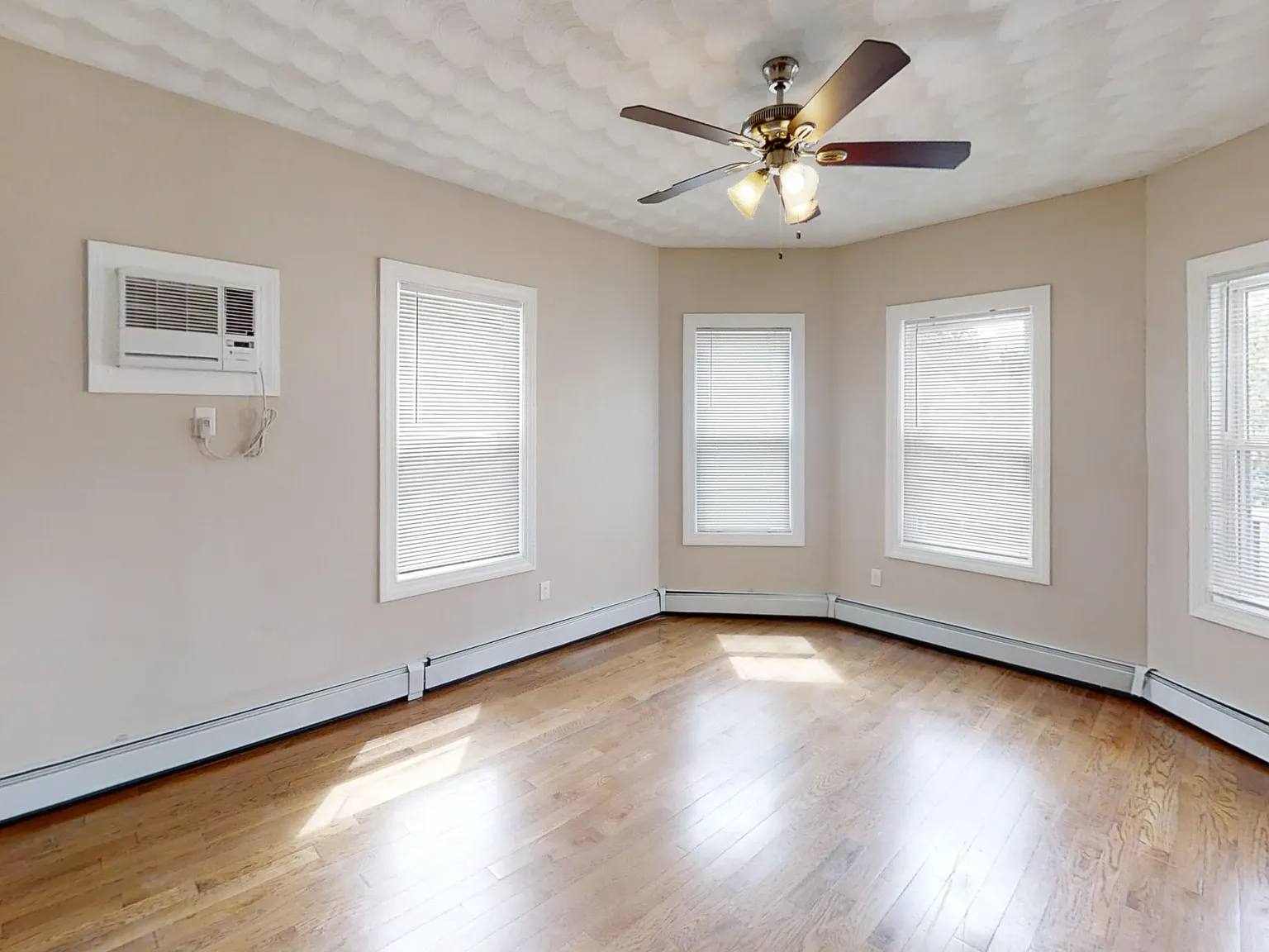83 Pembroke Avenue — Photo 1