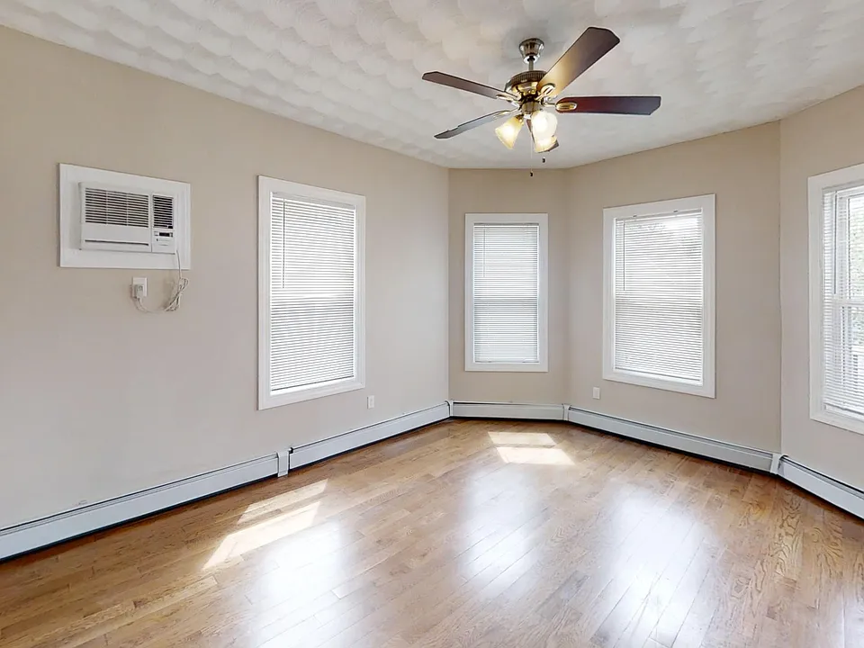 83 Pembroke Ave #2