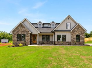 153 Harkness Ln, Campobello, SC 29322