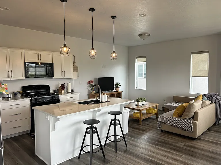 Kitchen-Livin Room