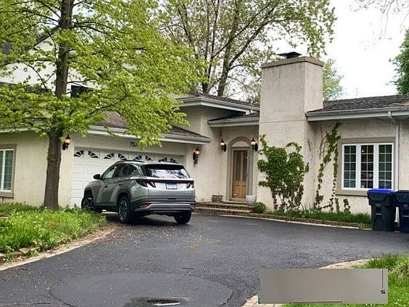 5th image of 757 Strawberry Hill Dr