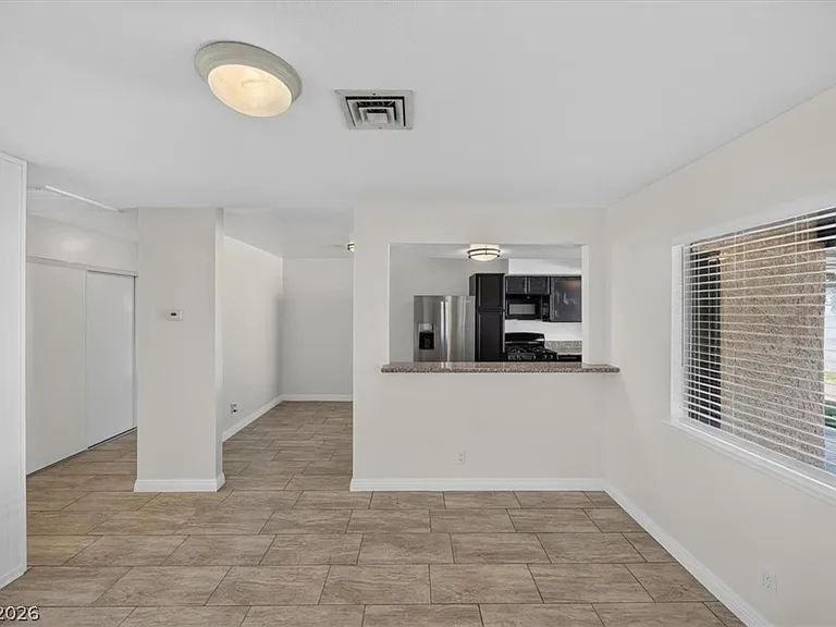6834 Grandola Dr — Photo 11